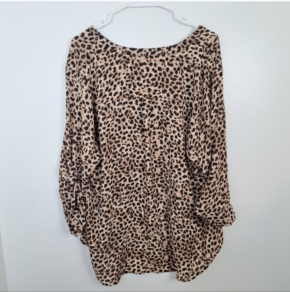 TORRID Bundle Of 2 Cheetah Print & Romantic Floral 3/4 Sleeve Blouses Size 2X - Picture 5 of 14